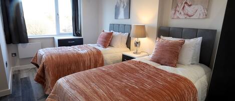 Basic Room | Individually decorated, individually furnished, laptop workspace