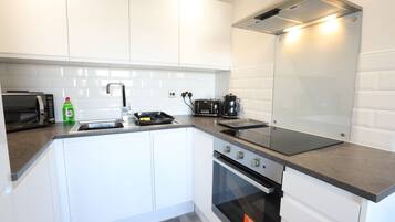 Basic Room | Private kitchen | Microwave, oven, dishwasher, electric kettle