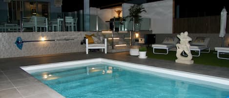 Piscina a l'aire lliure i piscina climatitzada