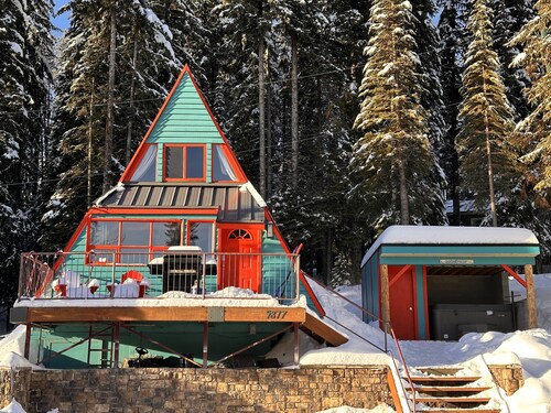 Slope-Side Bliss: A-Frame Haven with Private Hot Tub (Sleeps 7)
