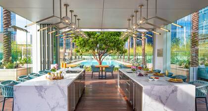 Los Angeles Down Town Lux Condo with Wrap Around Balcony and Spectacular Views