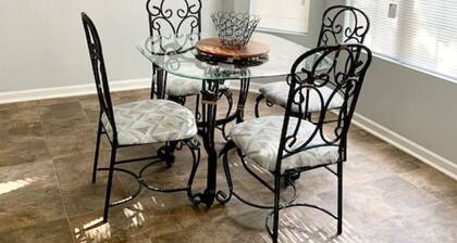 Roomy Lithonia Townhome Near Arabia Mountain Nat’l Heritage Area with Backyard!