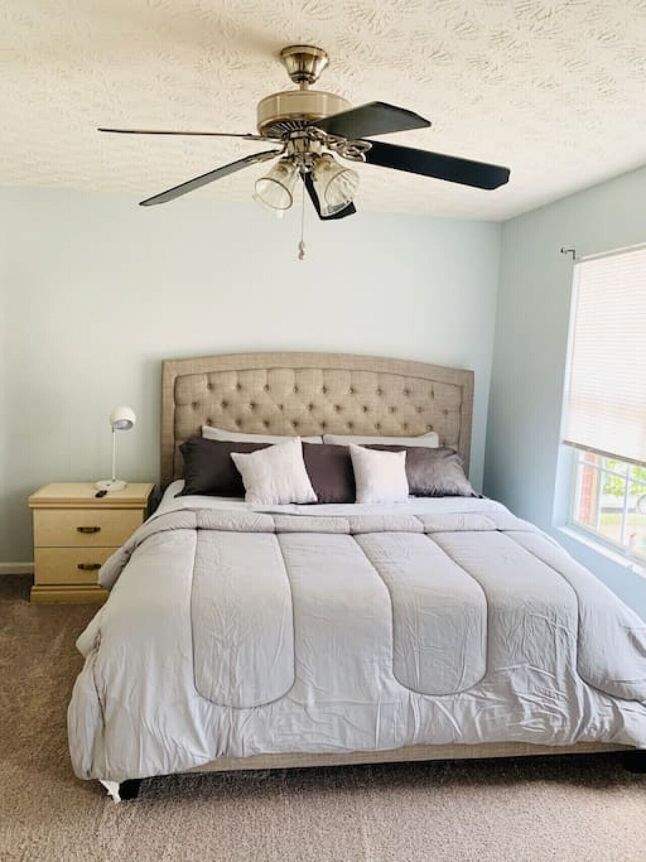 3 chambres, fer et planche à repasser, Wi-Fi, draps fournis