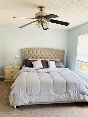 3 habitaciones, tabla de planchar con plancha, wifi y ropa de cama 