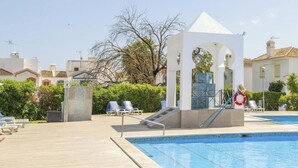 A swimming pool with lounge chairs, a gazebo, and a clear sky. - Quinta Velha Apartamento T1 Piscina e A C (Tavira)