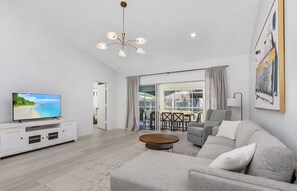 TV, fireplace - Newly Updated!  RiverView Retreat  Historic Fort Myers, FL 10 guests, Spa & pool (Fort Myers)