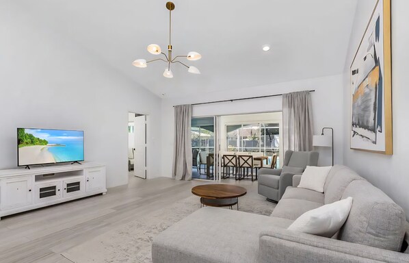 Télévision, cheminée