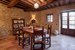 Dining - HAMLET THE POET - HOUSE MOUNT (Umbria)