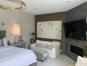 4 bedrooms, desk, WiFi, bed sheets