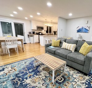 Smart TV, fireplace, offices - Walk to Town Neck Beach! All linens included & booking for 2026! New amenities! (Sandwich)
