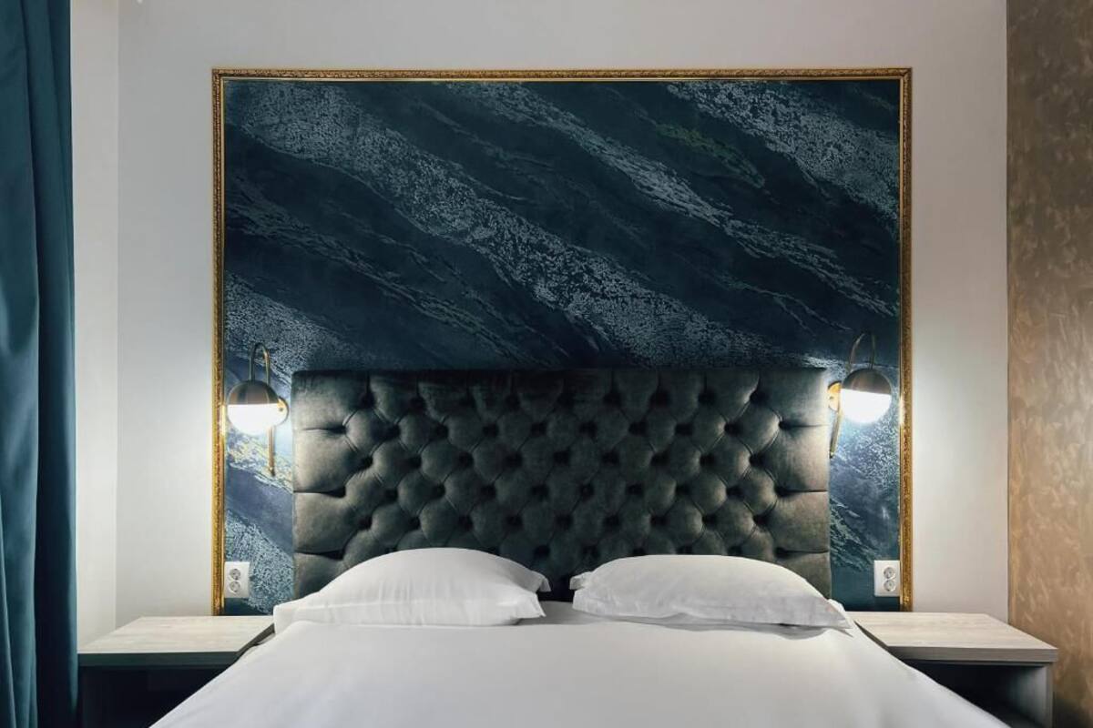 Free WiFi, bed sheets