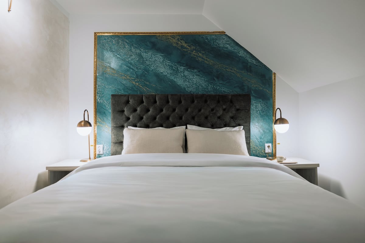 واي فاي مجانًا وملاءات أسرّة