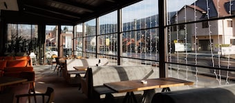 Suru Hotel & Restaurant