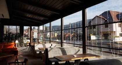 Suru Hotel & Restaurant