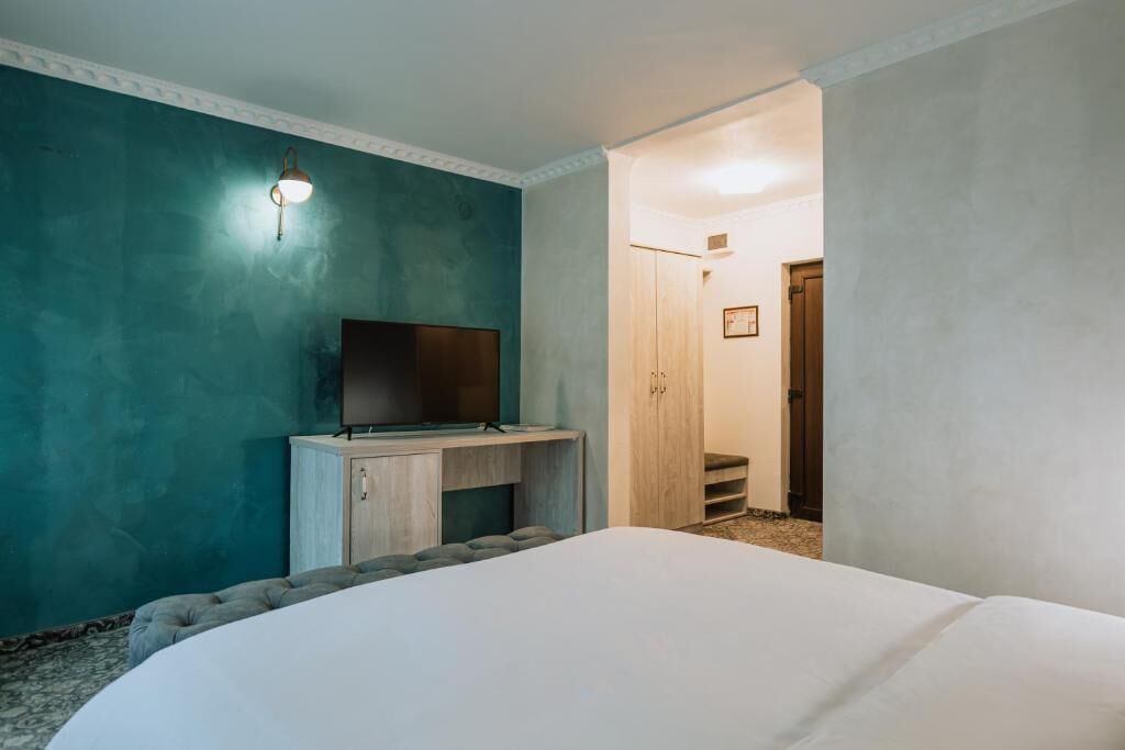 Superior Double Room, Mountain View | Free WiFi, bed sheets