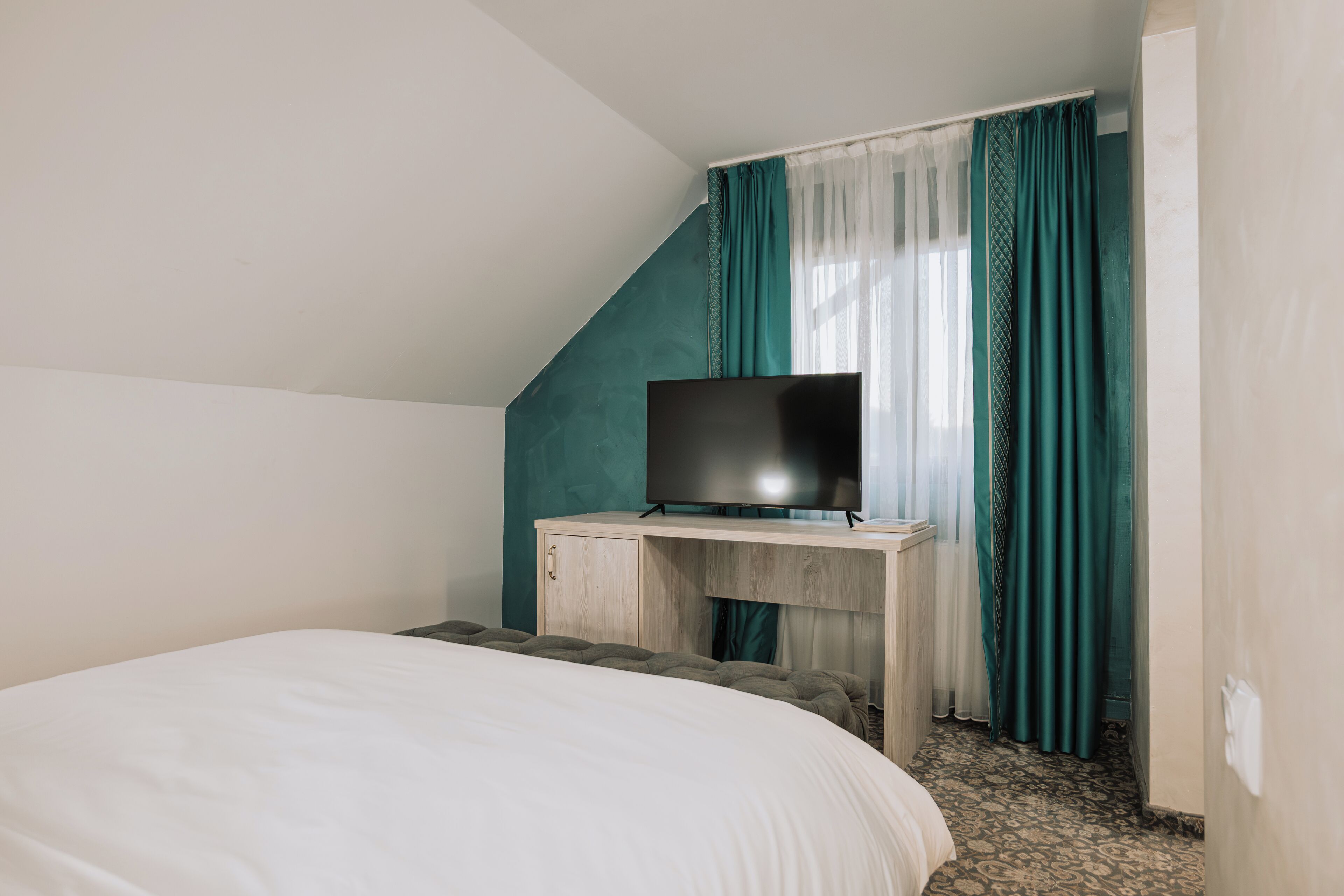 واي فاي مجانًا وملاءات أسرّة