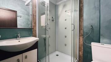 Camera doppia | Bagno | Doccia, asciugamani