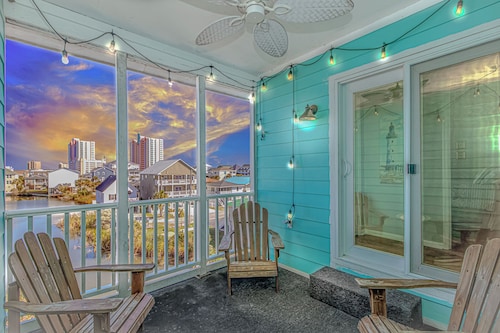 Cozy, family friendly, 2BR/2BA in Cherry Grove steps to the beach.