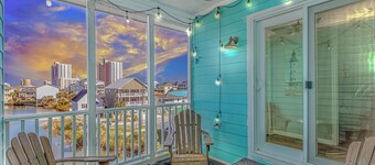 Cozy, family friendly, 2BR/2BA in Cherry Grove steps to the beach. 