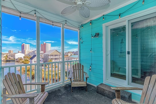 Cozy, family friendly, 2BR/2BA in Cherry Grove steps to the beach. 