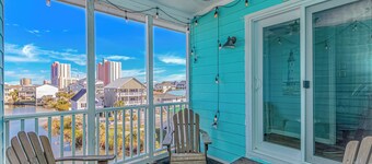 Cozy, family friendly, 2BR/2BA in Cherry Grove steps to the beach. 