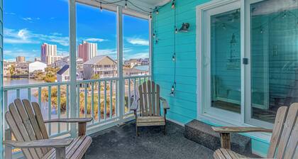 Cozy, family friendly, 2BR/2BA in Cherry Grove steps to the beach.