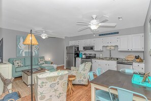 Smart TV, books - Cozy, family friendly, 2BR/2BA in Cherry Grove steps to the beach.  (North Myrtle Beach)