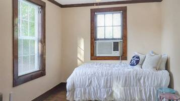 2 室のベッドルーム、アイロン / アイロン台