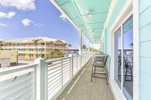 2 bedrooms, free WiFi - Ocean Jewel 3- Modern Cozy Loft Close to Beach and Shops (Fort Myers Beach)
