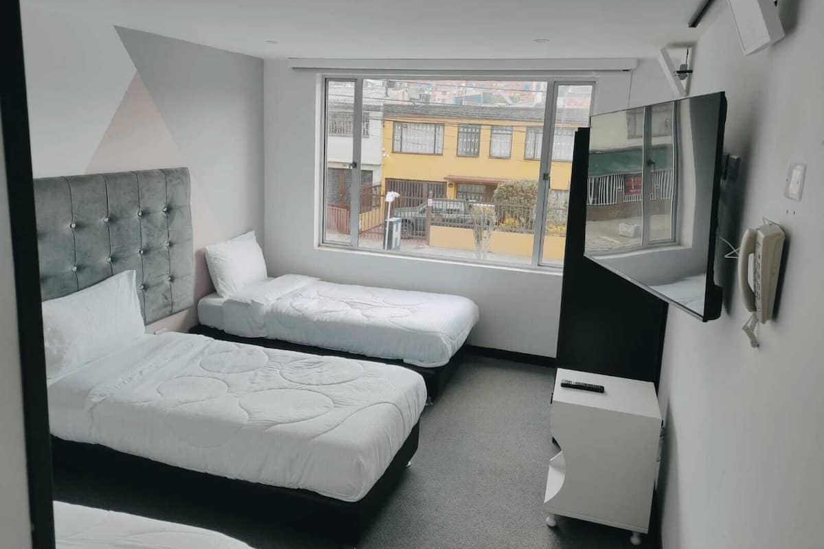 Triple Room | Free WiFi, bed sheets