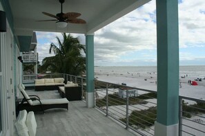 Room - Sand Dollar View - Spectacular Beachfront View From This 5 Bedroom (Fort Myers Beach)