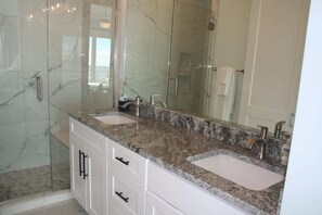 5 bedrooms - Sand Dollar View - Spectacular Beachfront View From This 5 Bedroom (Fort Myers Beach)