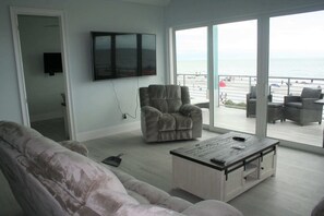 5 bedrooms - Sand Dollar View - Spectacular Beachfront View From This 5 Bedroom (Fort Myers Beach)