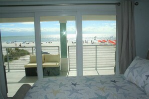 Room - Sand Dollar South - Spectacular View From Beachfront 2 Bedroom (Fort Myers Beach)