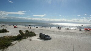 Unclassified image, 4 of 33, button - Sand Dollar South - Spectacular View From Beachfront 2 Bedroom (Fort Myers Beach)