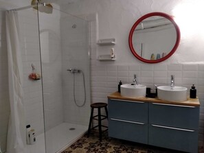 Shower, hair dryer, towels, toilet paper