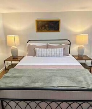 3 slaapkamers, een strijkplank/strijkijzer, reisbedje, wifi