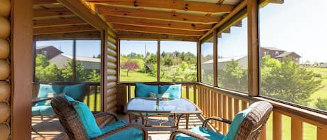 Studio (2 Bedrooms) | Property grounds