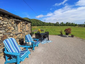Cottage | Outdoor dining - The Garden Suite at Fiddler Hall Barn (Ulverston)