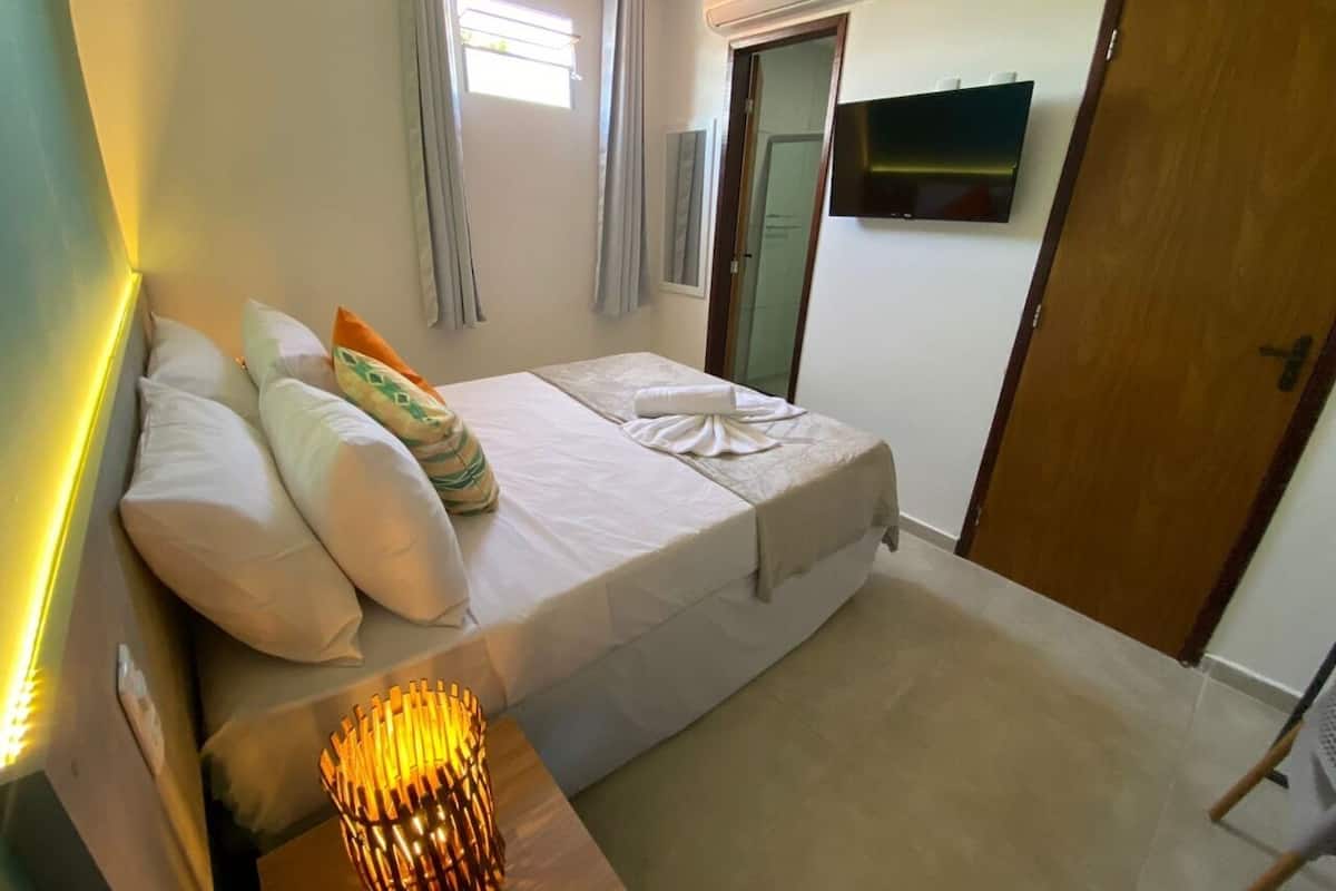 Standard Double Room | Desk, laptop workspace, bed sheets
