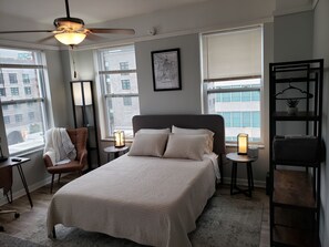 1 habitación, tabla de planchar con plancha, wifi gratis y ropa de cama
