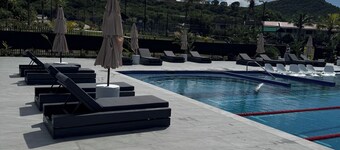 Waterfront Villa  5 min to beaches