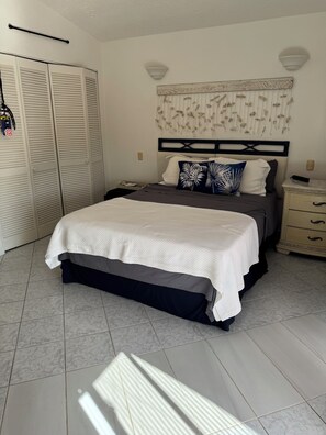 2 slaapkamers, een strijkplank/strijkijzer, gratis wifi, beddengoed