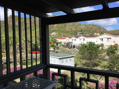 Waterfront Villa  5 min to beaches