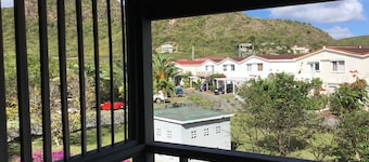 Waterfront Villa 5 min to beaches