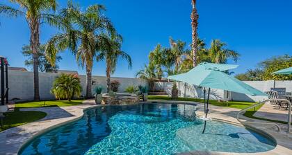 Backyard Paradise in the Valley! Pool/Jacuzzi!