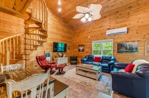 Smart TV, chimenea, Hulu, libros