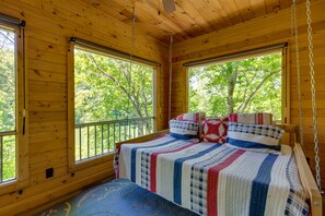 Cabin, Multiple Beds, Patio | 1 bedroom, free WiFi, bed sheets - Robert's Retreat (Dandridge)