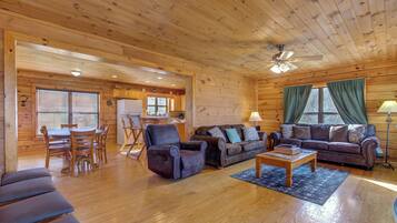 Studio (3 Bedrooms) | Property amenity