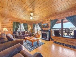 Studio (3 Bedrooms) | Property amenity